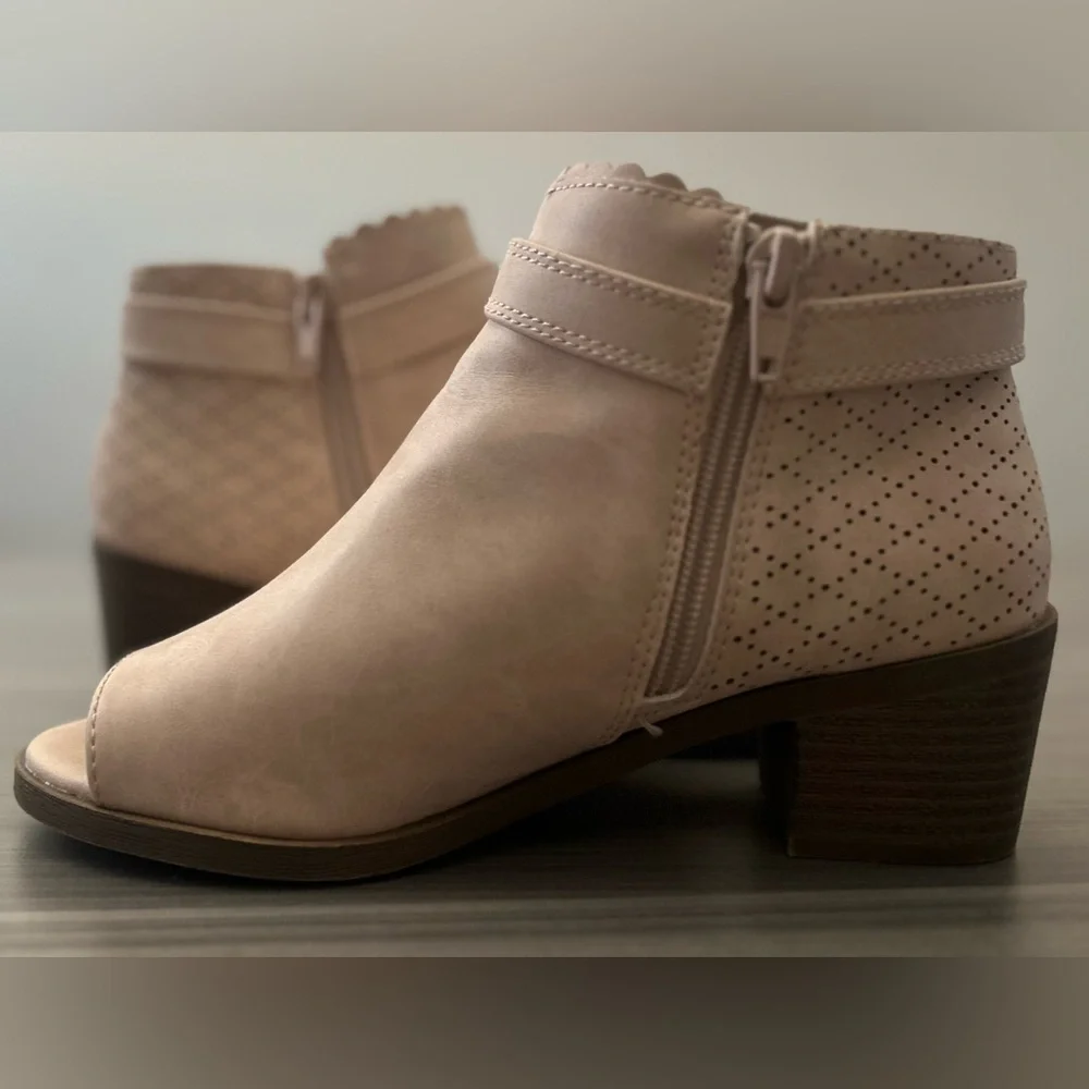 Elegant Tan Ankle Boots